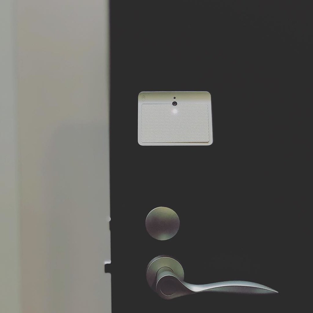 Fingerprint smart lock with touch sensor fitted to a residential door