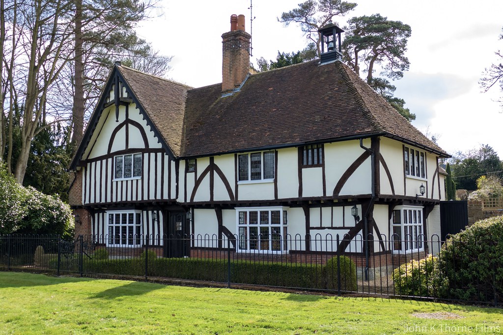 Heritage timber front door with mortice lock fitted by Locksmith South London