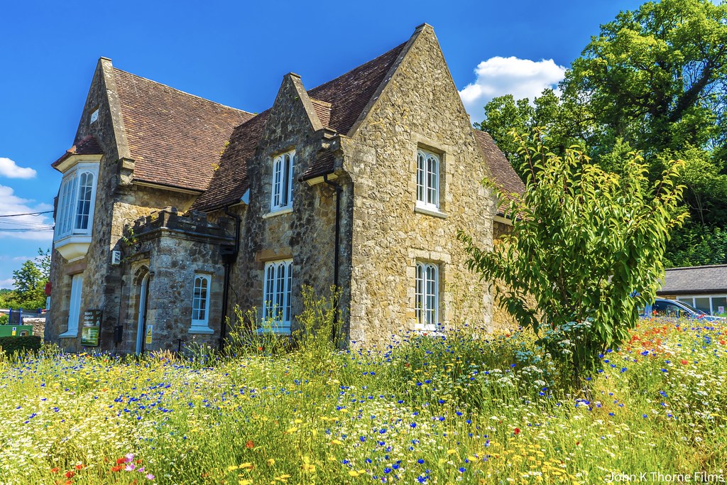 Locksmith repairing lock not turning South London residential property