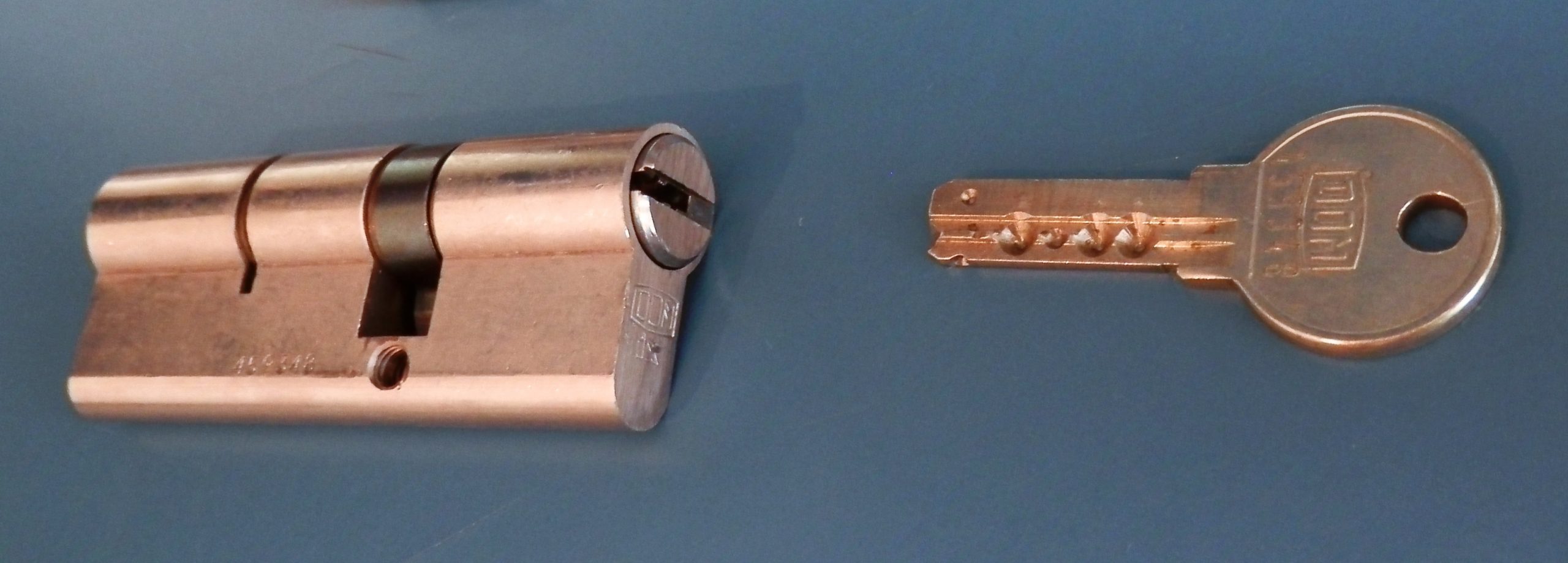 High security door lock and key South London locksmith