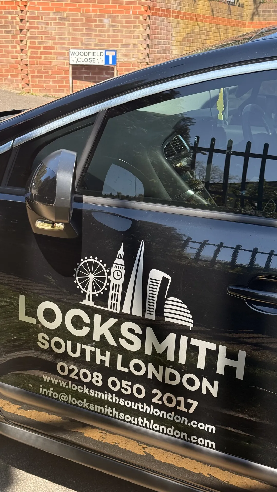 Locksmith on Woodford Close Coulsdon CR5