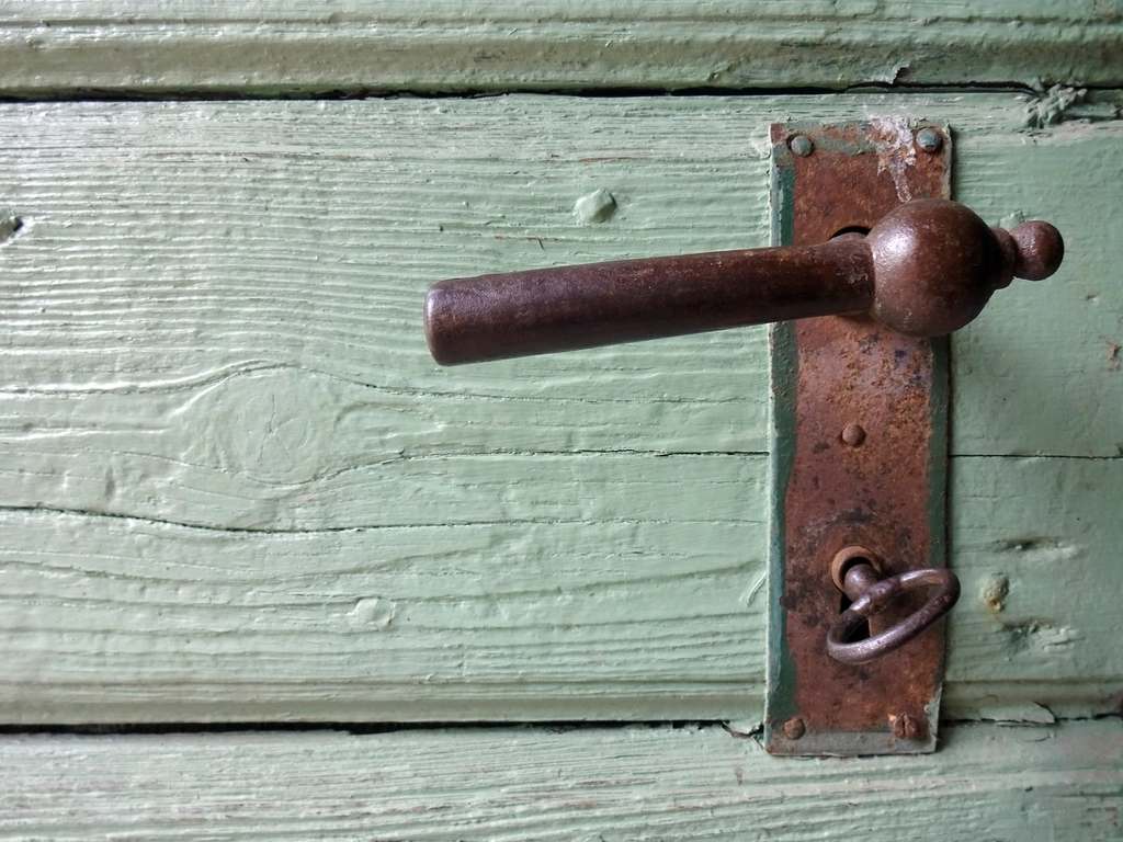 locksmith fitting night latch South London