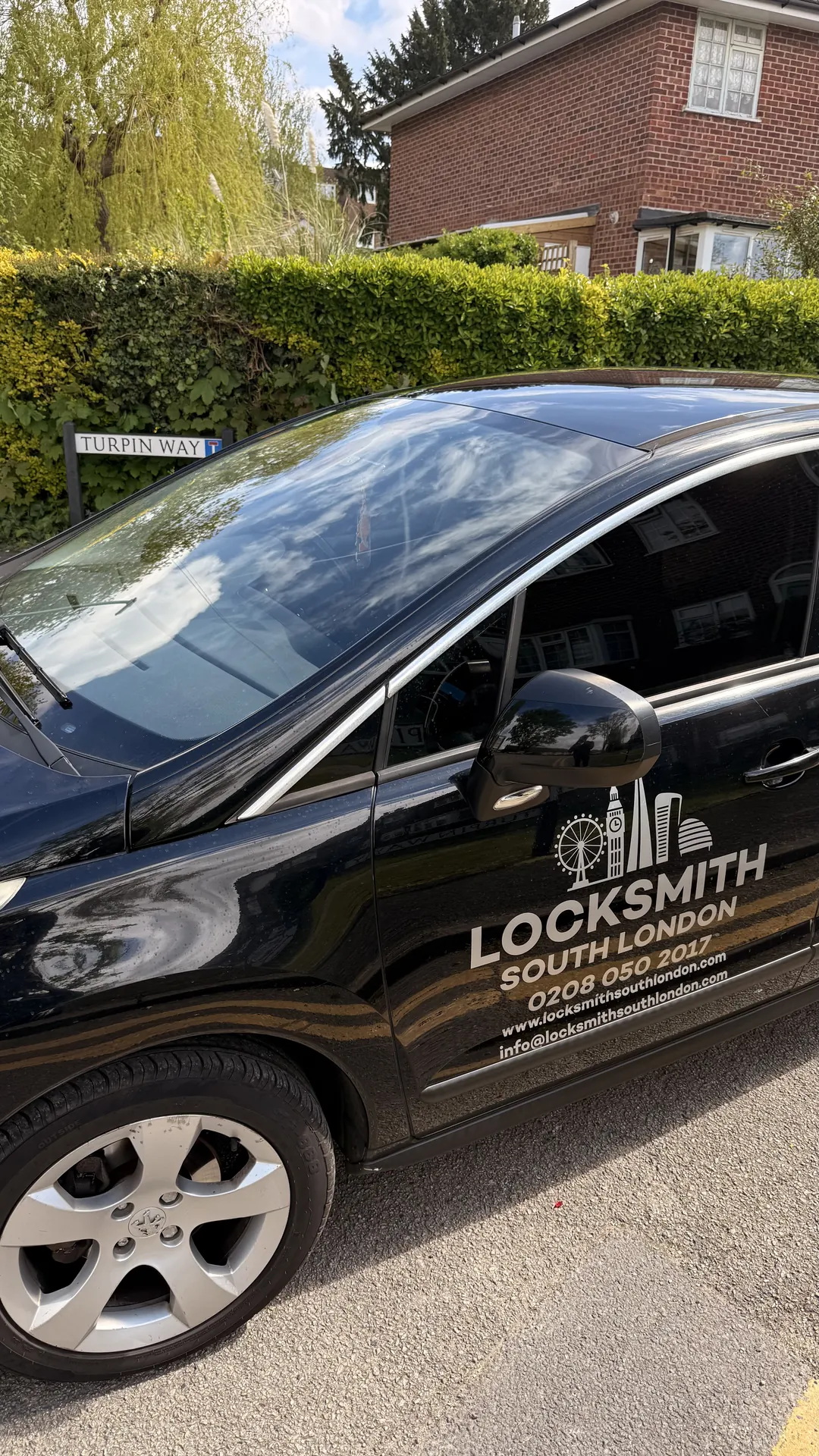 Emergency door unlocking in Wallington SM6 – local locksmith South London