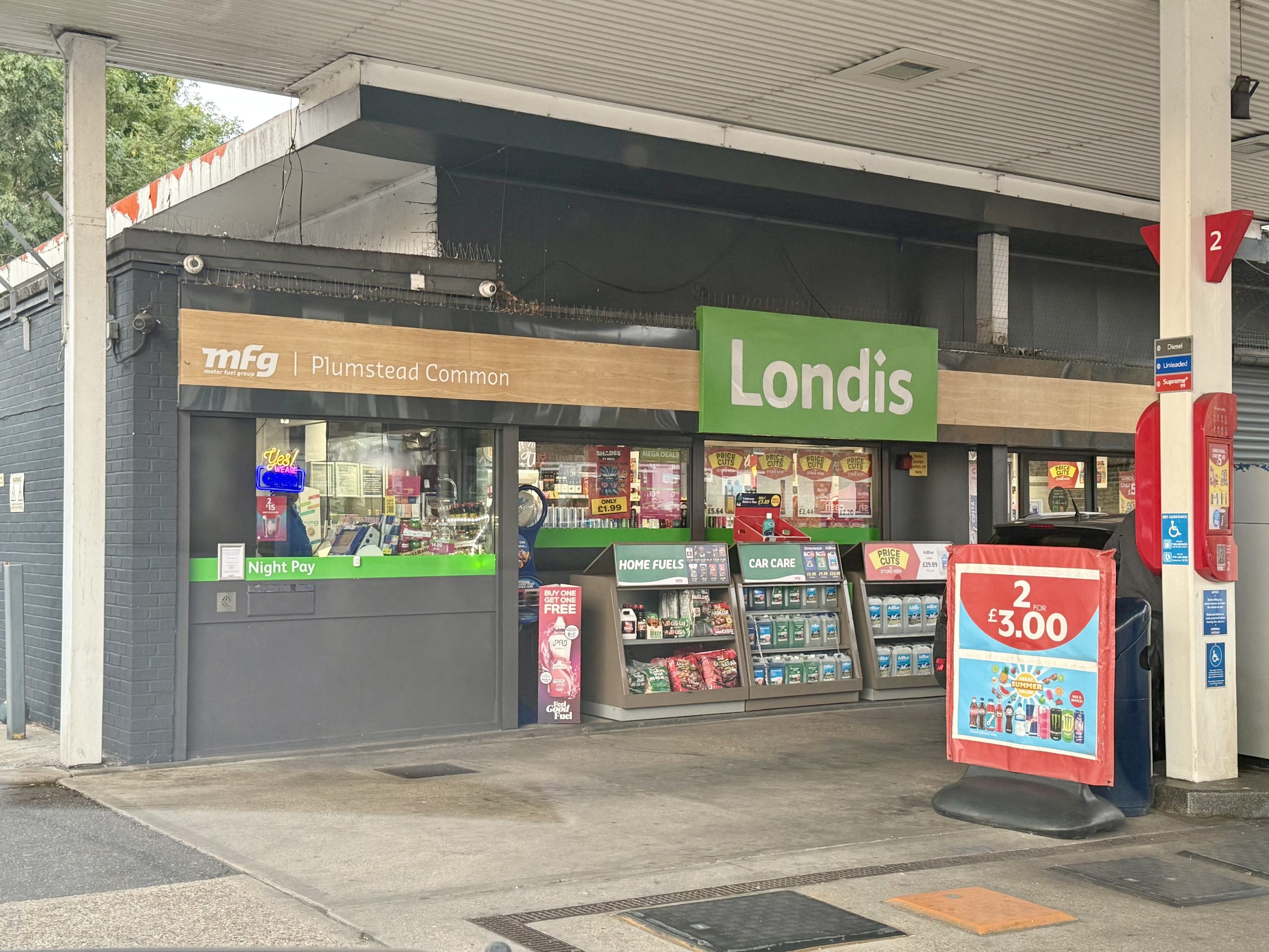 Plumstead SE18 high street shops served by Locksmith South London
