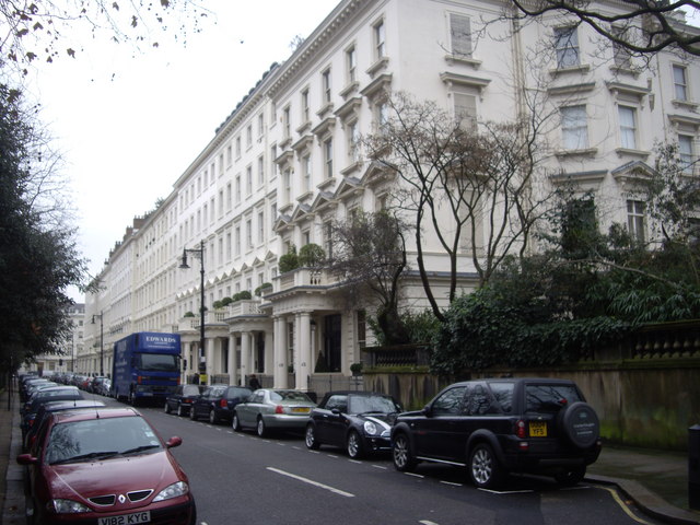Warwick Square stucco garden terrace, Pimlico SW1V served by Locksmith South London
