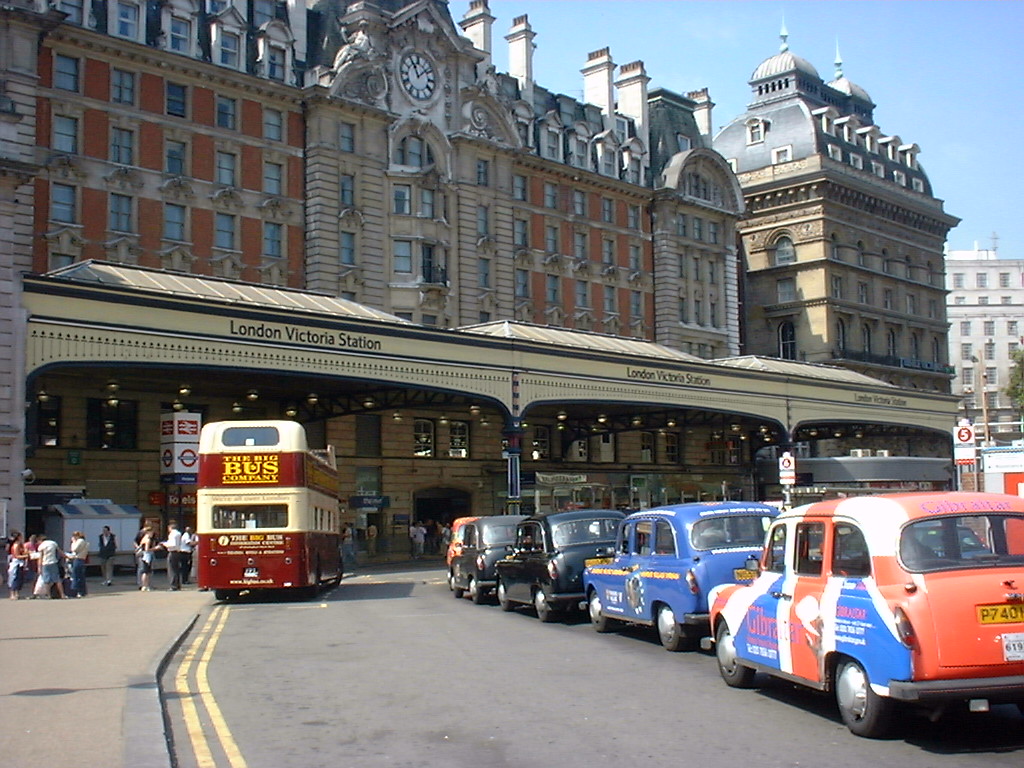 London Victoria Station frontage, Victoria SW1 in the Locksmith South London coverage area